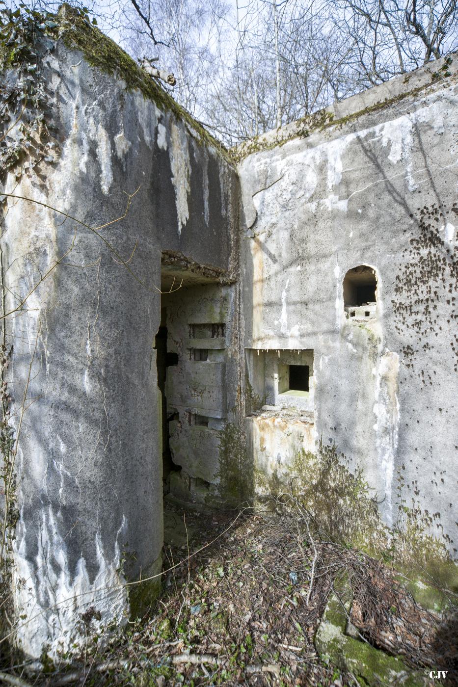 Ligne Maginot - MY4 - (Blockhaus lourd type STG / STG-FCR - Simple) - L'entrée des hommes et le créneau de la défense de l'entrée - Lia VERMEULEN