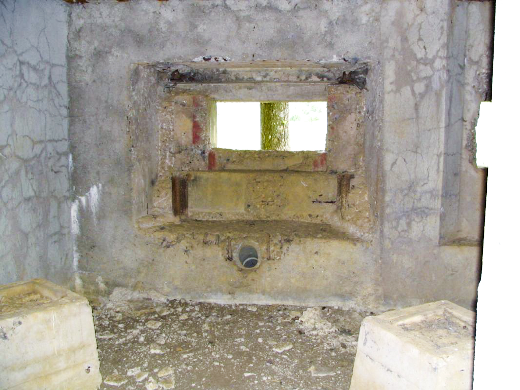 Ligne Maginot - MY6 - (Blockhaus lourd type STG / STG-FCR - Double) - Les créneaux vers le sud - R Tucker