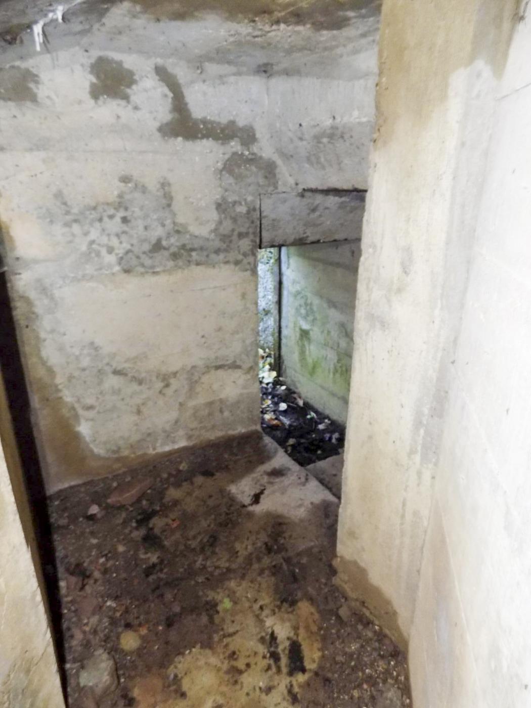 Ligne Maginot - LEMBACH - (Ouvrage d'infanterie) - Bloc 3
Abri du projecteur  - luc.j