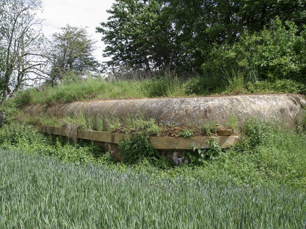 Ligne Maginot - SAINT WALFROY (4° BON - 155° RIF) - (PC de Quartier) - La cunette le long du bâtiment - R Tucker