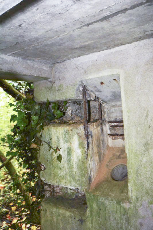 Ligne Maginot - SAINT WALFROY (4° BON - 155° RIF) - (PC de Quartier) - L'entrée de gauche
Les portes et les dormants n'ont pas été mis en place - LAMBERT Pascal