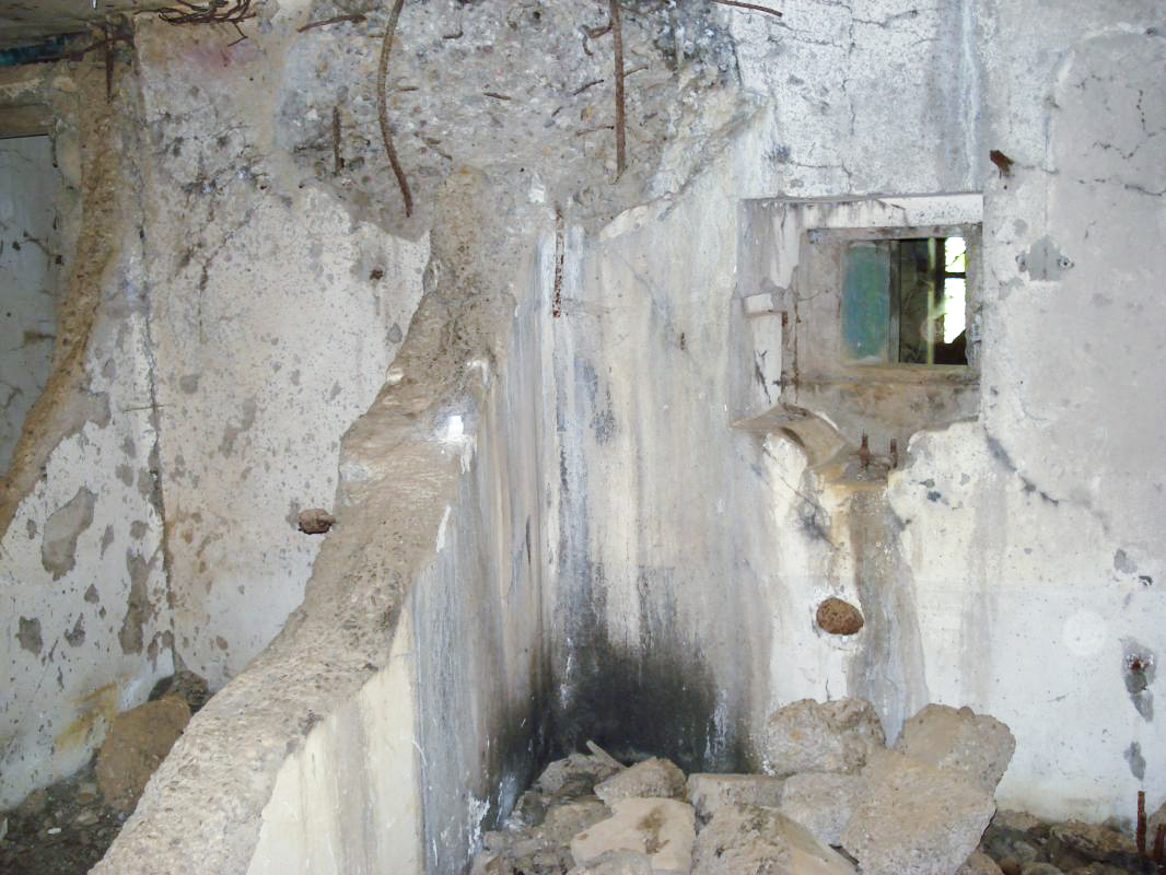 Ligne Maginot - SAPOGNE - (Ouvrage d'infanterie) - Créneau FM derrière l'entrée hommes - R Tucker