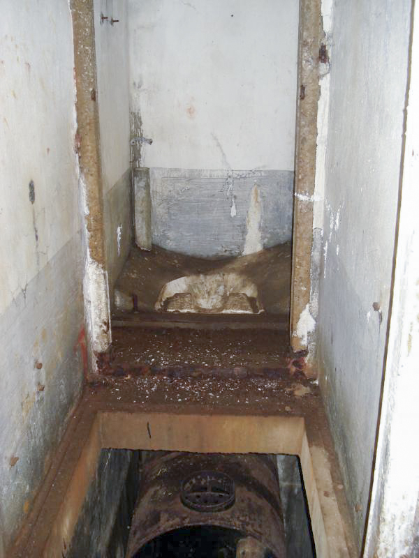 Ligne Maginot - SAPOGNE - (Ouvrage d'infanterie) - Sous sol
WC - R Tucker