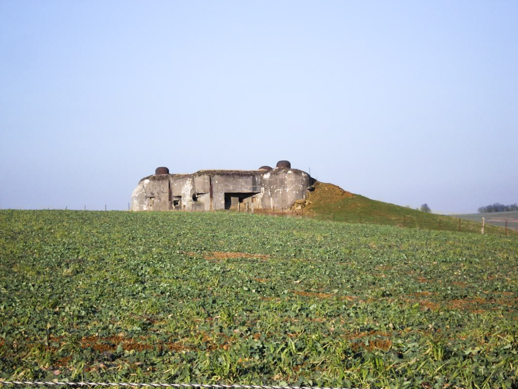 Ligne Maginot - THONNE LE THIL - (Casemate d'infanterie - Double) -  - R Tucker