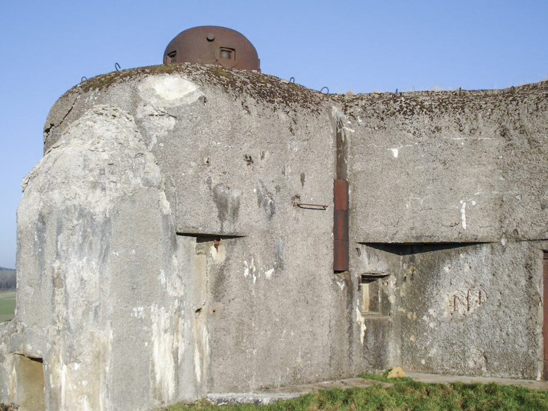 Ligne Maginot - THONNE LE THIL - (Casemate d'infanterie - Double) - L'arrière gauche - R Tucker