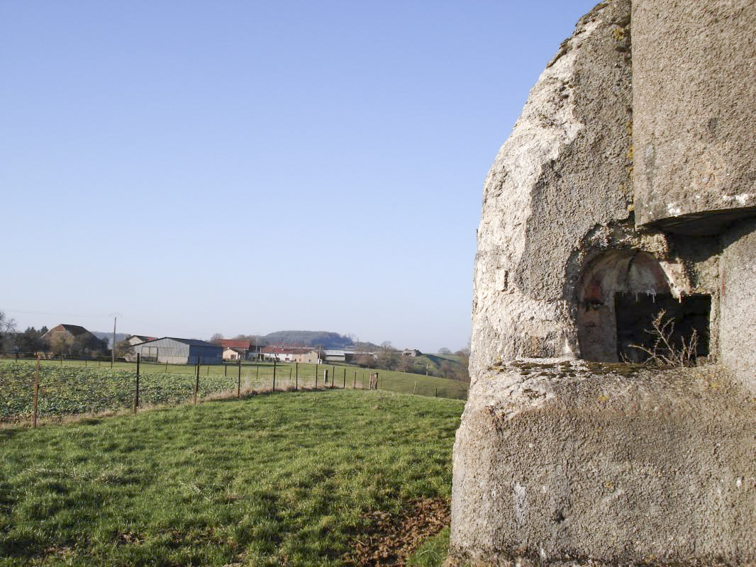 Ligne Maginot - THONNE LE THIL - (Casemate d'infanterie - Double) - Vue vers Christ et puis Le Chenois - R Tucker