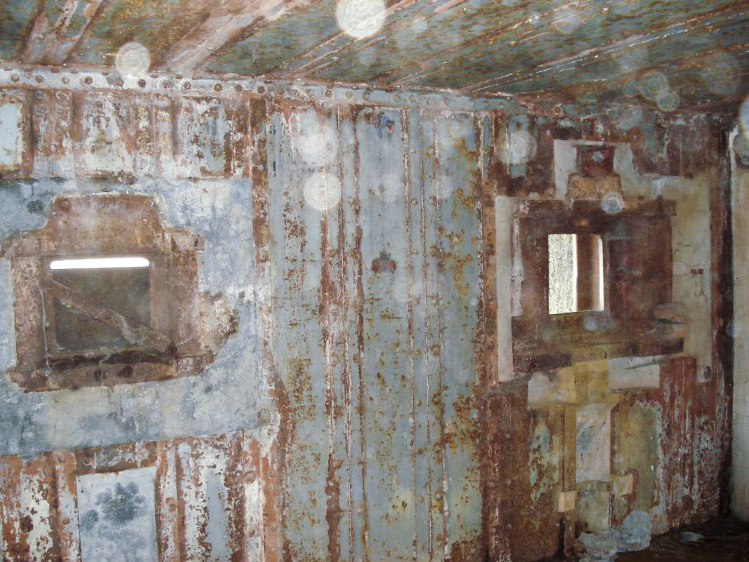 Ligne Maginot - THONNE LE THIL - (Casemate d'infanterie - Double) - Créneaux JM à gauche et AC/JM à droite - R Tucker