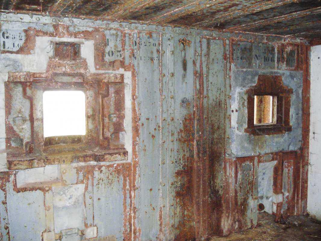 Ligne Maginot - THONNE LE THIL - (Casemate d'infanterie - Double) - Créneaux AC/JM à gauche et JM à droite - R Tucker