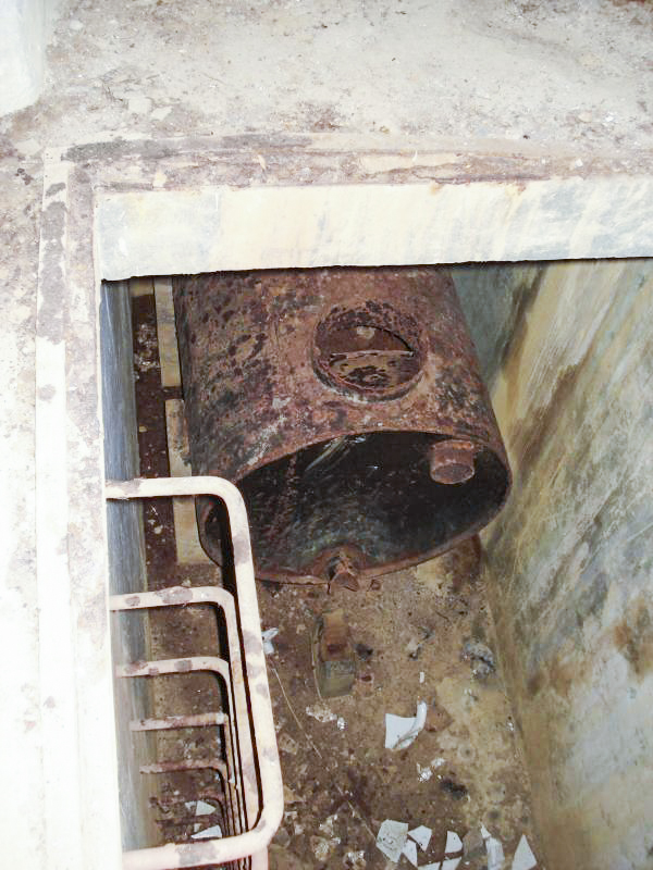 Ligne Maginot - THONNE LE THIL - (Casemate d'infanterie - Double) - La fosse septique Asepta de la casemate - R Tucker