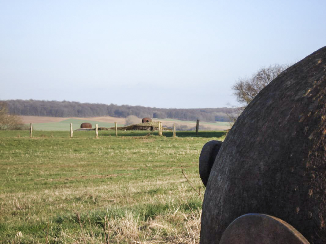 Ligne Maginot - THONNELLE - (Ouvrage d'infanterie) - Bloc 2
Vue vers bloc 1 - R Tucker