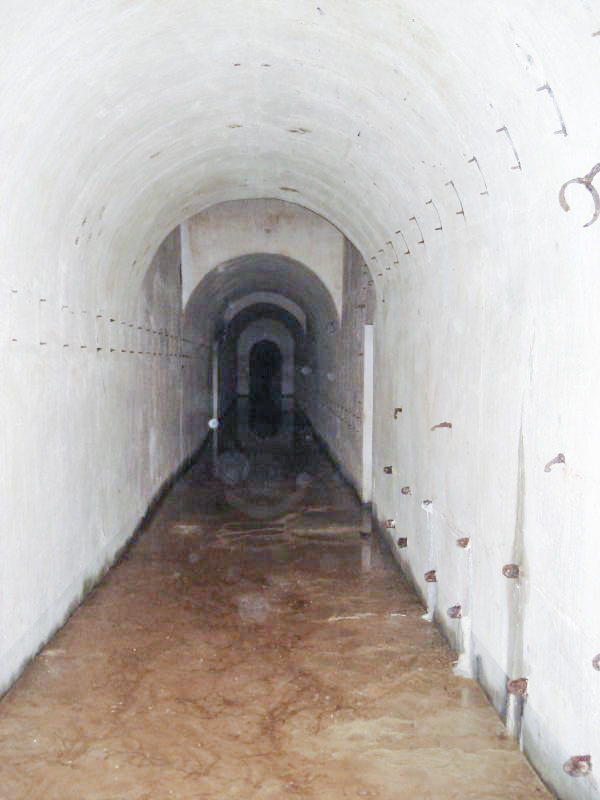 Ligne Maginot - THONNELLE - (Ouvrage d'infanterie) - Galerie principale
L'endroit pour tables à manger - R Tucker