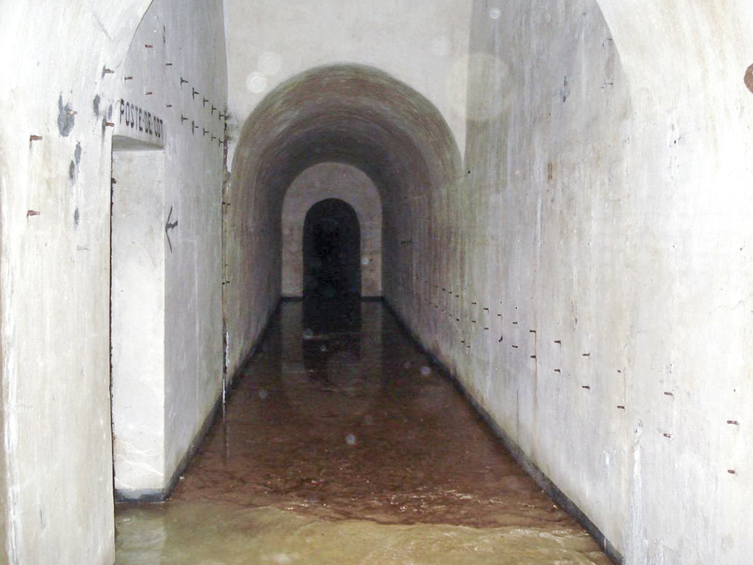 Ligne Maginot - THONNELLE - (Ouvrage d'infanterie) - Poste de Commandement - R Tucker
