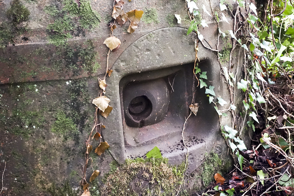 Ligne Maginot - VELOSNES - (Ouvrage d'artillerie) - Bloc 3
Cloche GFM
Détail d'une rotule d'embrasure type B - Michel Teiten