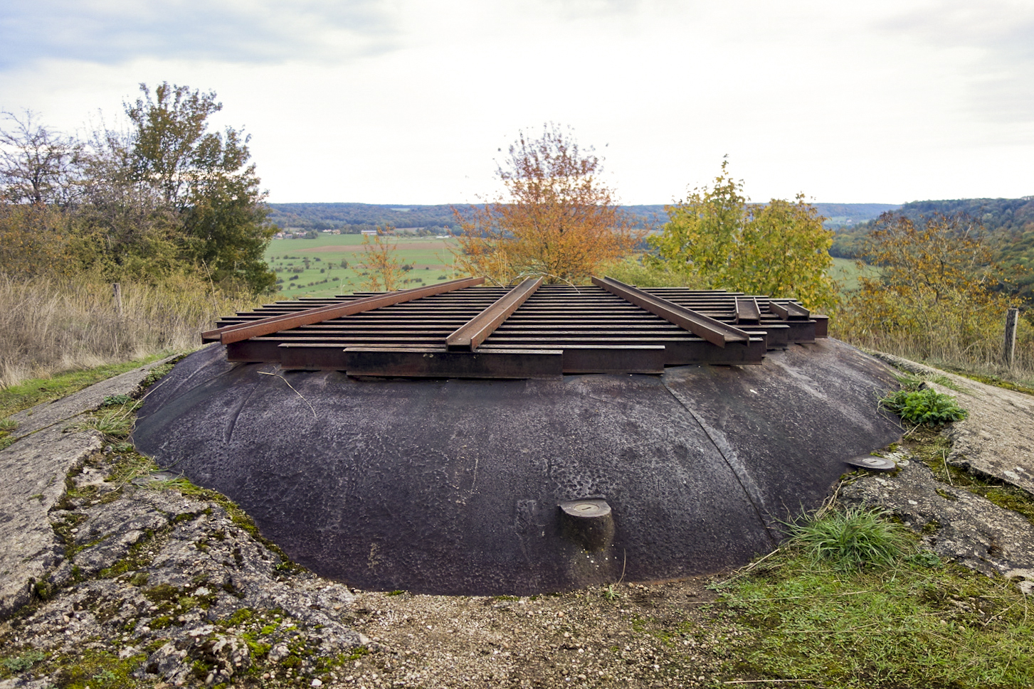 Ligne Maginot - VELOSNES - (Ouvrage d'artillerie) - Bloc 1
Le puits de la tourelle pour deux armes mixtes sécurisé - Michel Teiten