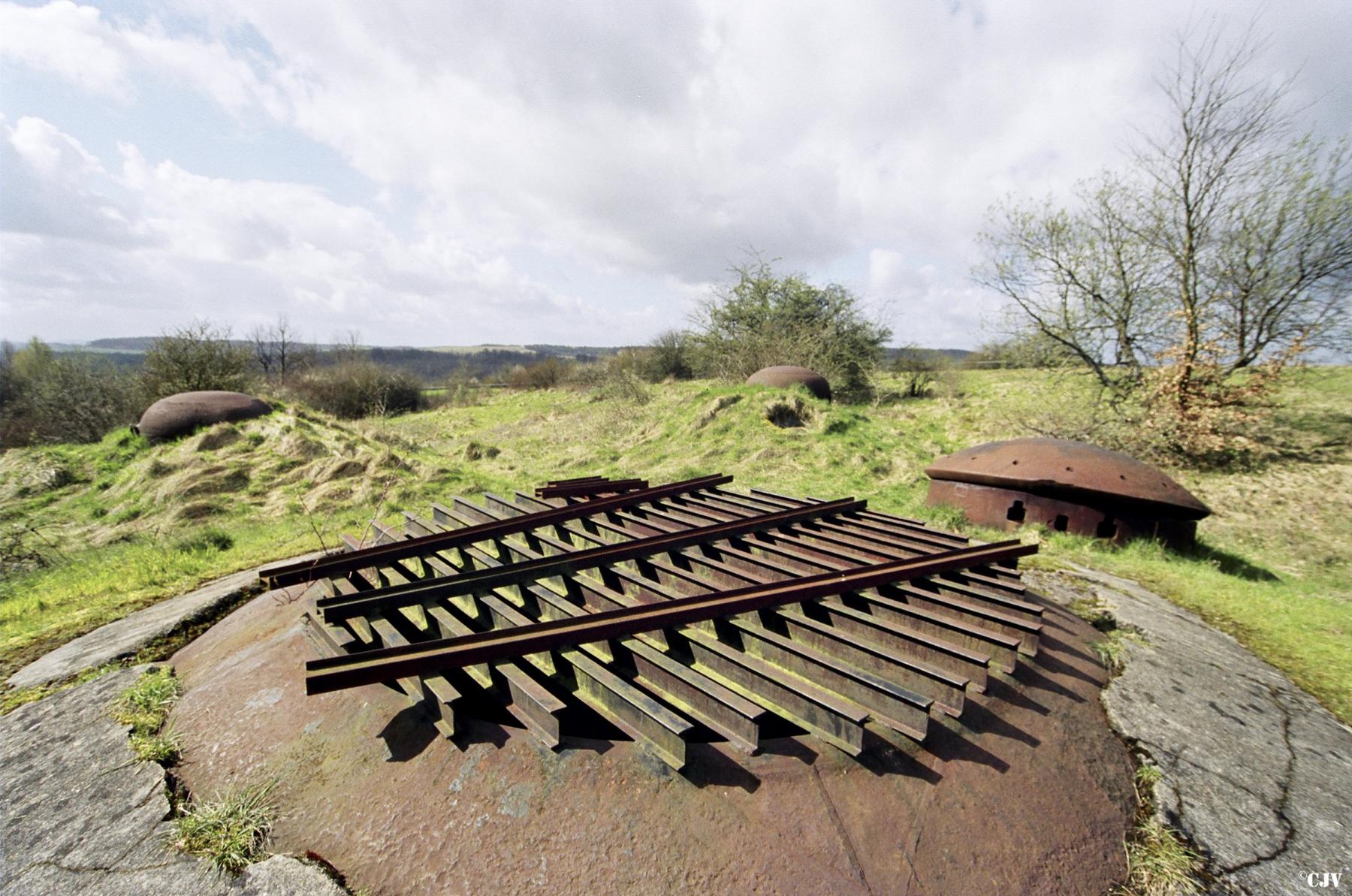 Ligne Maginot - VELOSNES - (Ouvrage d'artillerie) - Bloc 1
Tourelle pour deux armes mixtes - Lia VERMEULEN