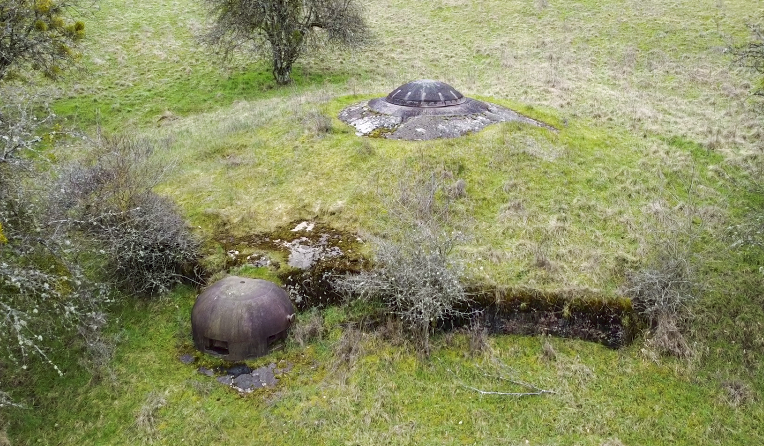 Ligne Maginot - FOUR A CHAUX - FAC - (Ouvrage d'artillerie) - Bloc 5
Vue aérienne sur la cloche GFM et la tourelle de mitrailleuses - J.Luc