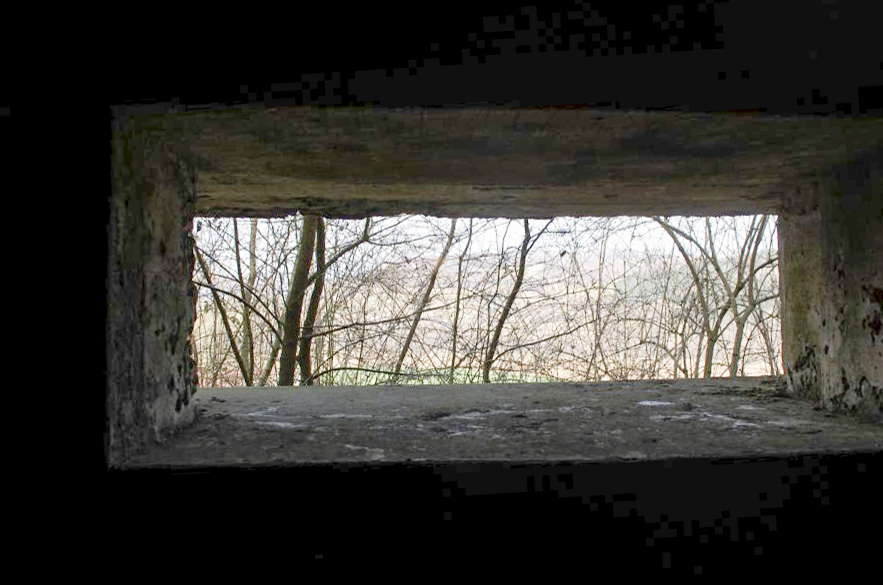 Ligne Maginot - G7 - (Blockhaus lourd type STG / STG-FCR - Simple) - Vue au travers d'un créneau de tir - Christian RICHON/devoitine520