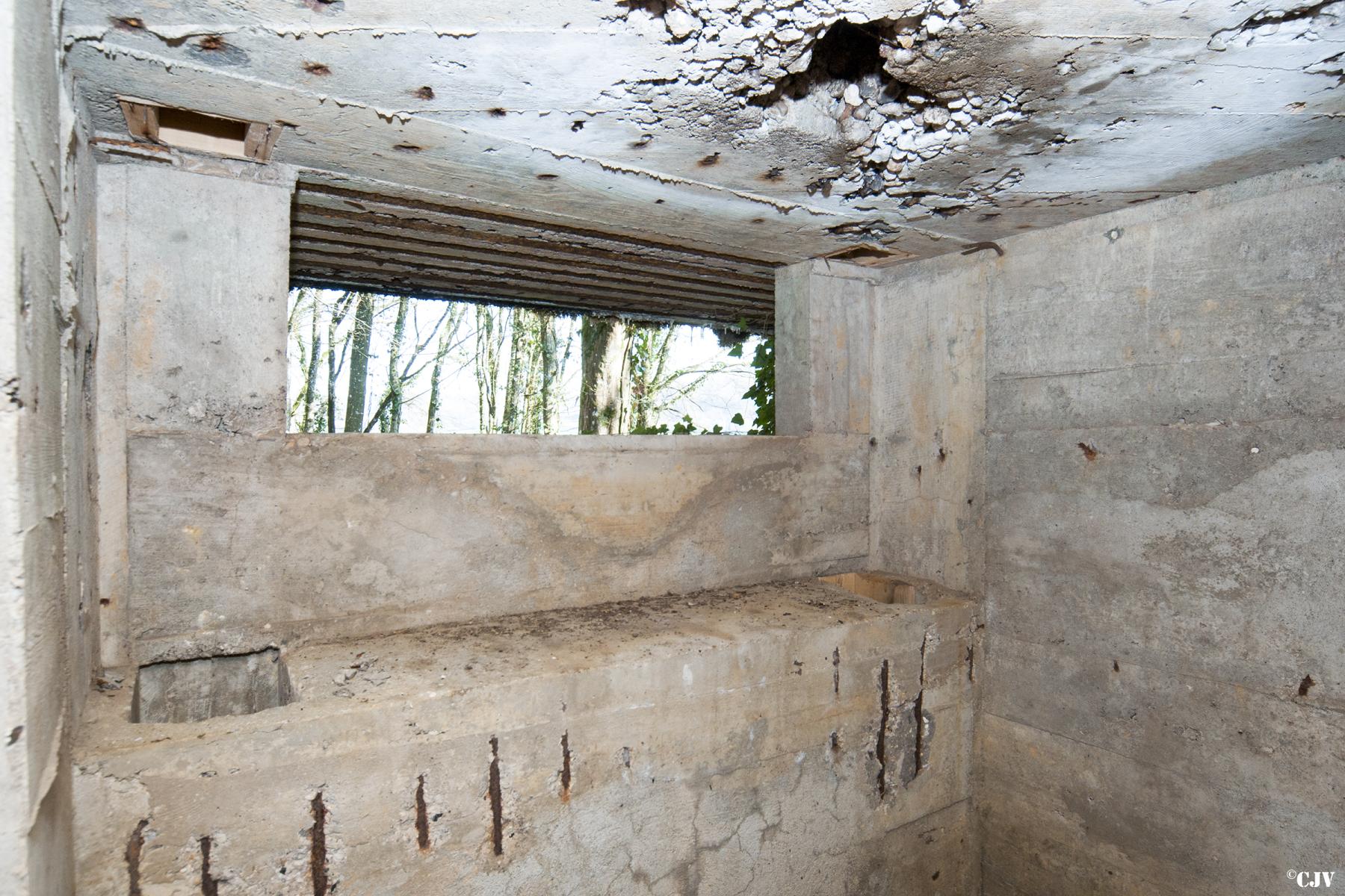 Ligne Maginot - G21 - (Blockhaus lourd type STG / STG-FCR - Simple) - Le creneau frontal vu de l'interieur - Lia VERMEULEN
