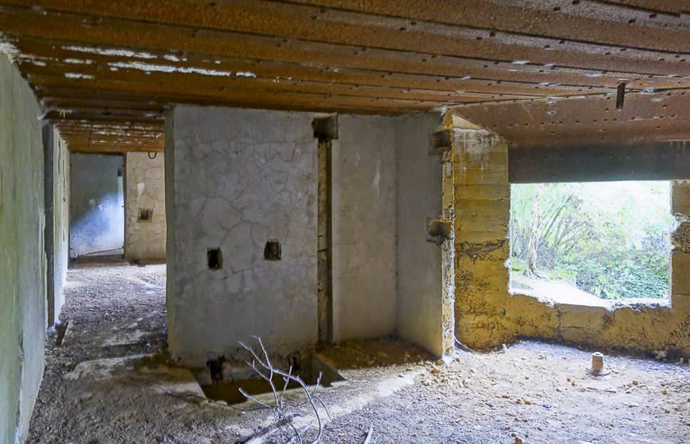 Ligne Maginot - LA HIGNY - (Casemate d'artillerie) - Alignement des deux chambres de tir pour pièce de 75 - Michel Teiten