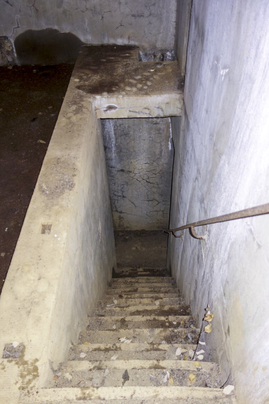 Ligne Maginot - LA HIGNY - (Casemate d'artillerie) - Escalier descendant au sous-sol - Michel Teiten