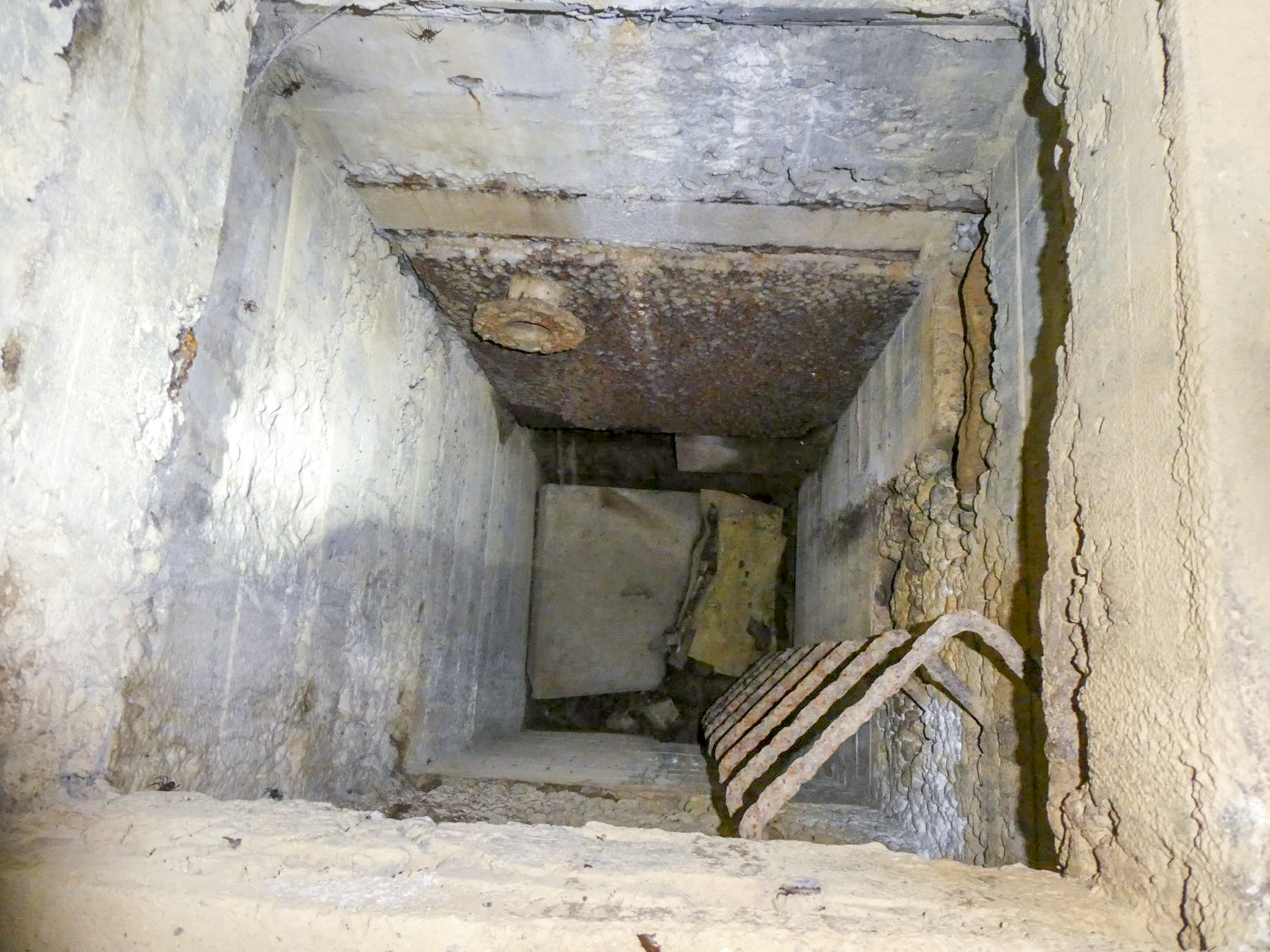 Ligne Maginot - LA HIGNY - (Casemate d'artillerie) - Sous-sol
Citerne à eau - ELLENA - CUNY