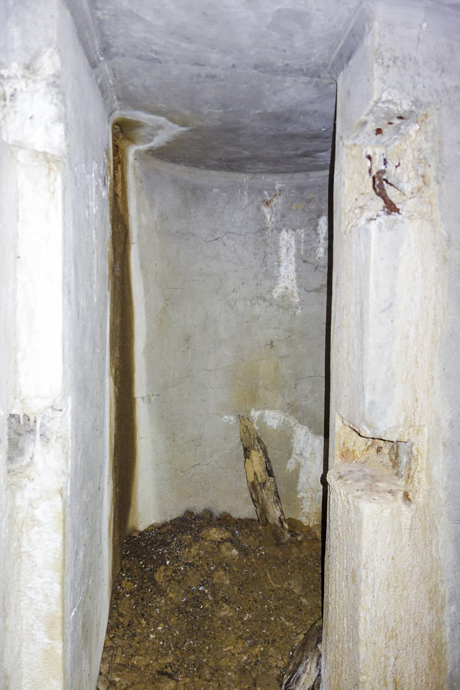 Ligne Maginot - LA HIGNY - (Casemate d'artillerie) - Au sous-sol, sous le puits de la cloche, non installée - Michel Teiten