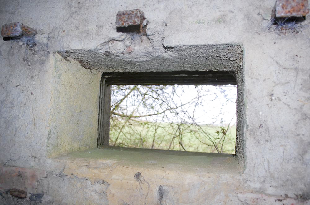 Ligne Maginot - MB8 - PAQUISEL - (Blockhaus pour canon) - Au travers des crenaux de tir - Christian RICHON/devoitine520