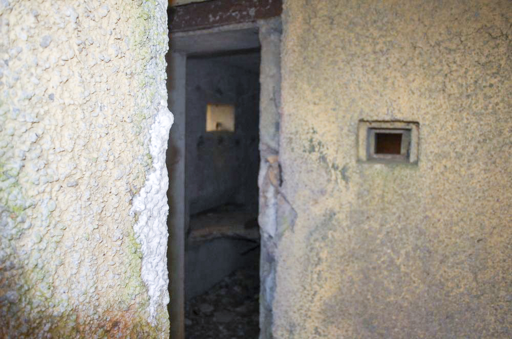 Ligne Maginot - MB11 - LA PIECE DU POIRIER - (Blockhaus pour canon) - L'entrée - Christian RICHON/devoitine520
