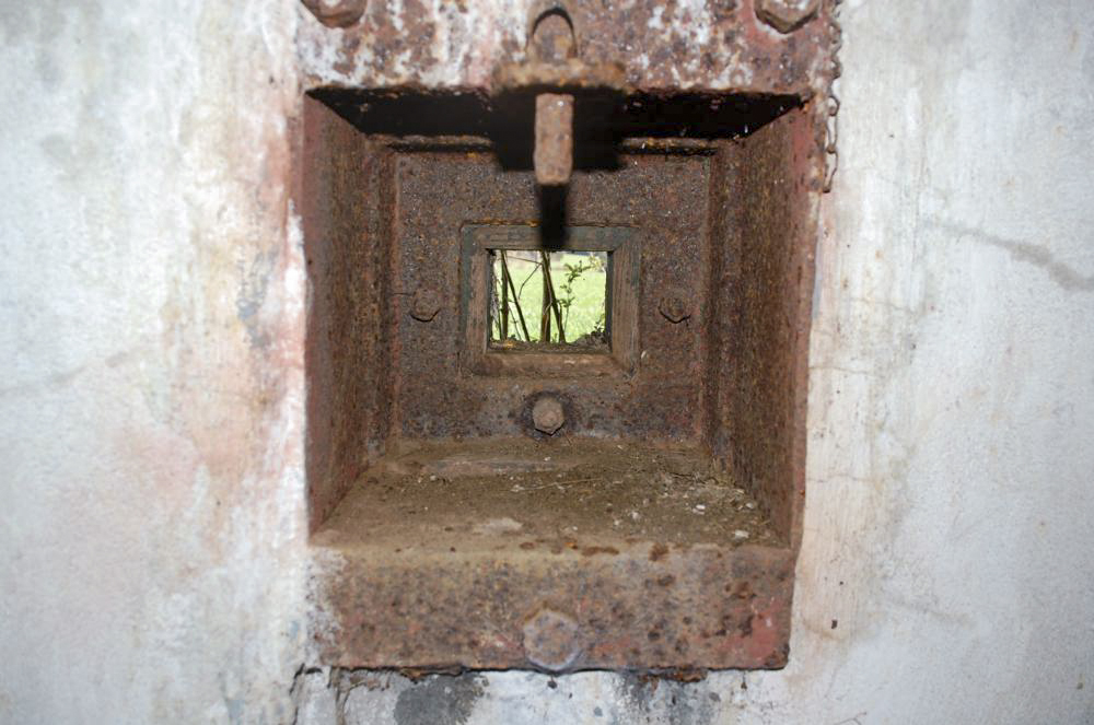 Ligne Maginot - MB14 - (Blockhaus pour canon) - Créneau de défense de l'entrée - Christian RICHON/devoitine520