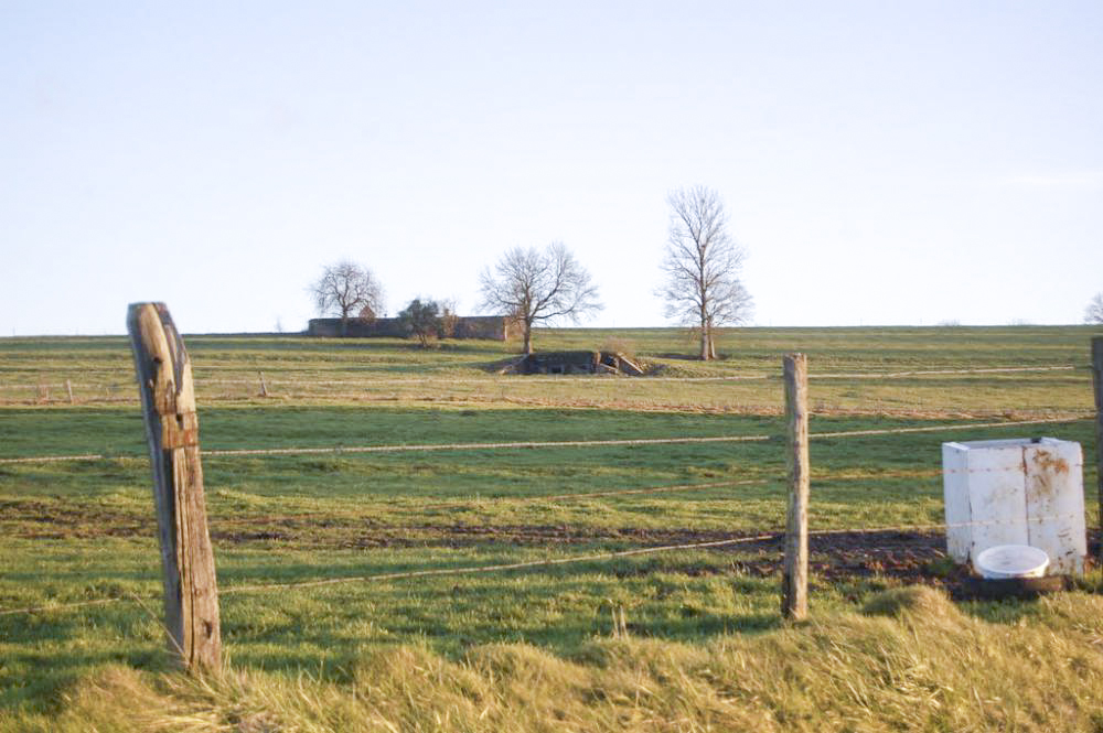 Ligne Maginot - MB16 - (Blockhaus pour canon) - A proximité du cimetière de la commune. - Christian RICHON / Devoitine520