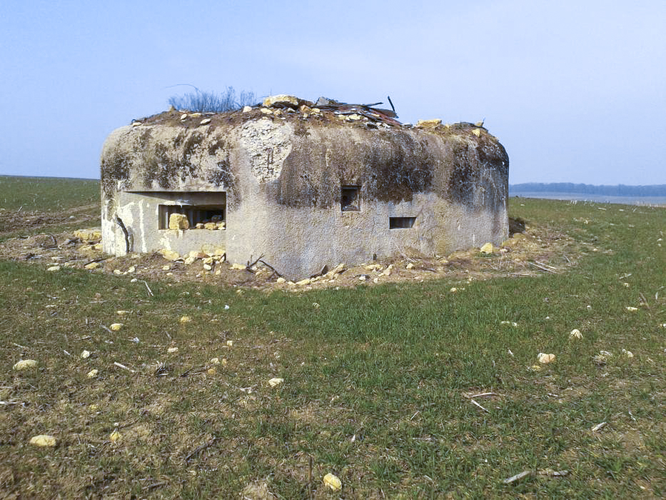 Ligne Maginot - MB19 - (Blockhaus pour arme infanterie) - Vu de plus près - Christian RICHON/devoitine520