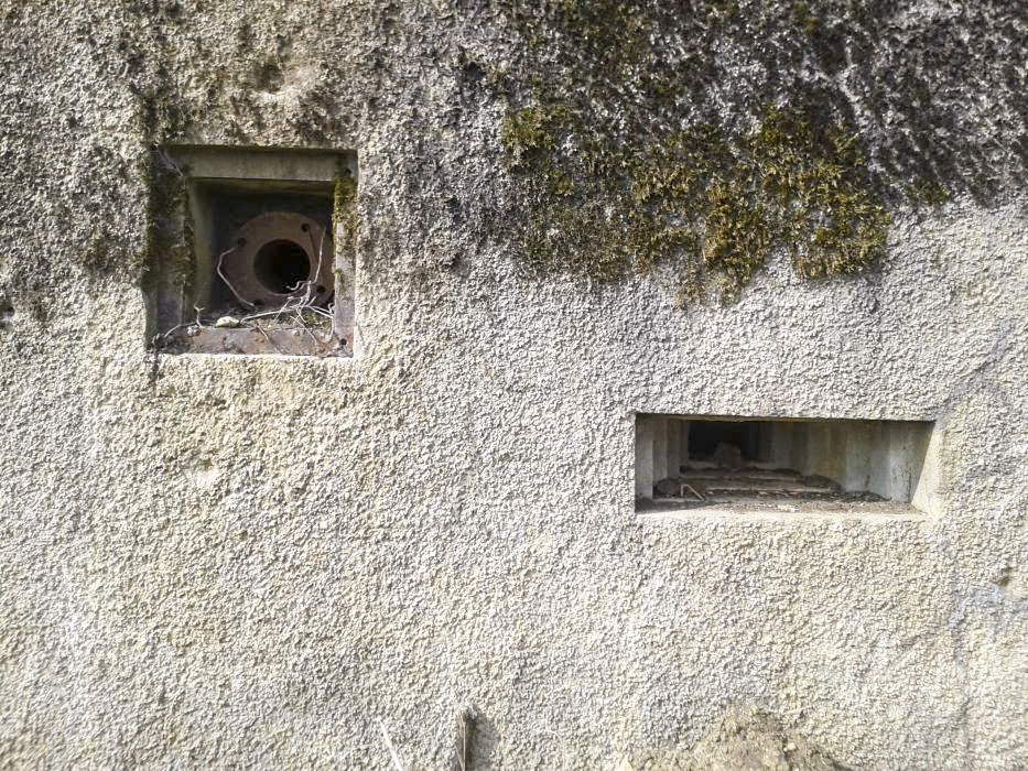 Ligne Maginot - MB19 - (Blockhaus pour arme infanterie) - Tube de ventilation et créneau de tir - Christian RICHON/devoitine520