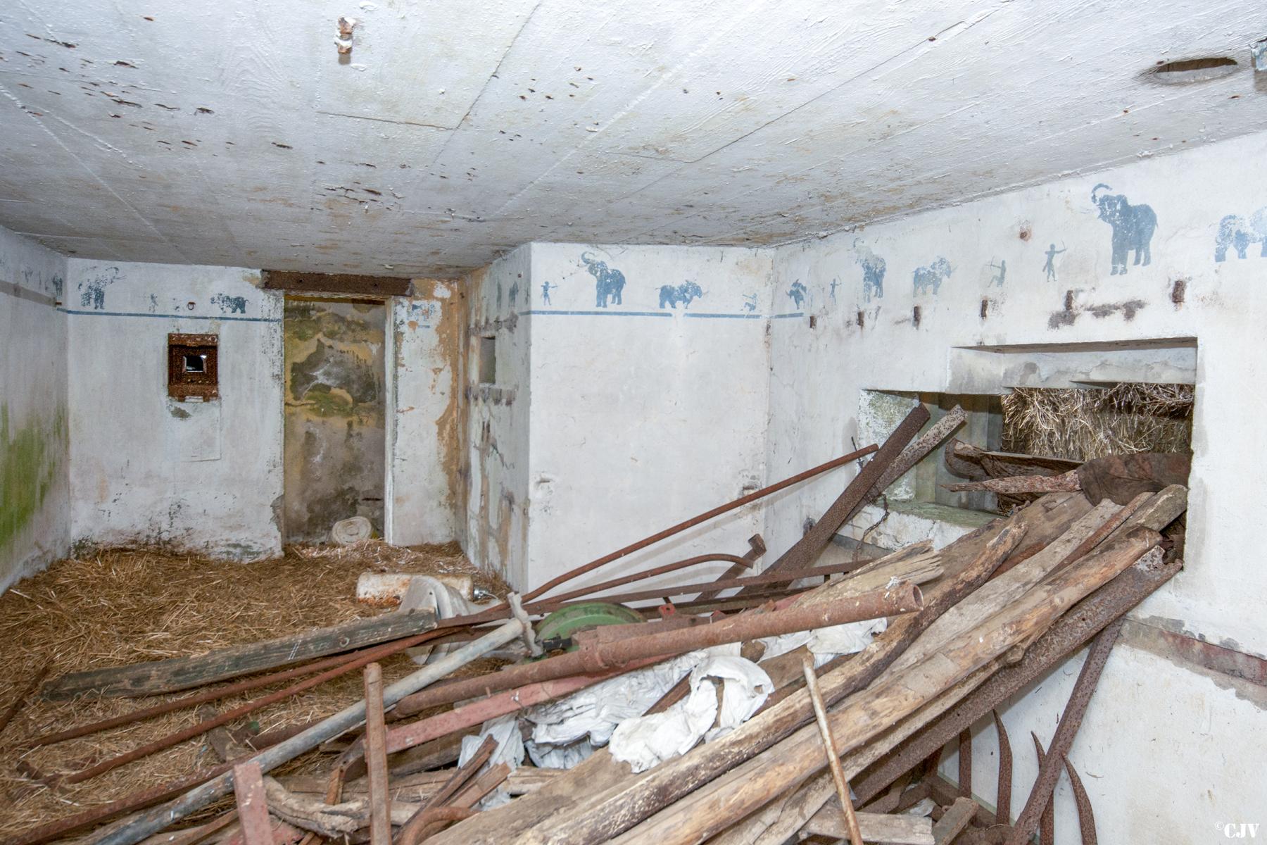 Ligne Maginot - MB21 - (Blockhaus pour canon) - La chambre de tir et l'entrée - Lia VERMEULEN