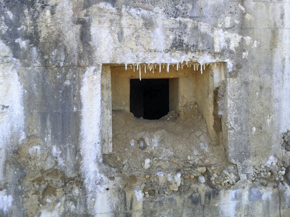 Ligne Maginot - MB42 - (Blockhaus lourd type STG / STG-FCR - Simple) - Les créneaux de tir de l'extérieur - Christian RICHON/devoitine520