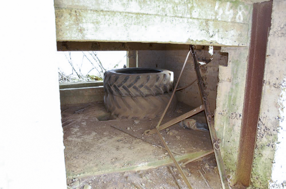 Ligne Maginot - MB52 - (Blockhaus lourd type STG / STG-FCR - Simple) - Un poste de tir tres encombré... - Christian RICHON / Devoitine520