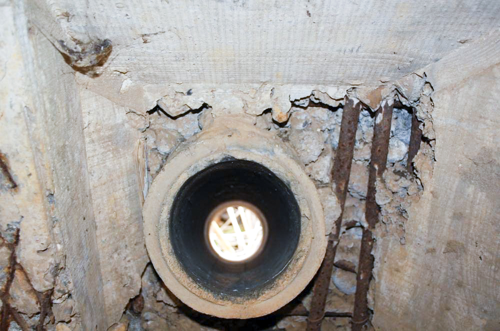 Ligne Maginot - MB52 - (Blockhaus lourd type STG / STG-FCR - Simple) - A l'intérieur goulotte lance grenade - Christian RICHON / Devoitine520