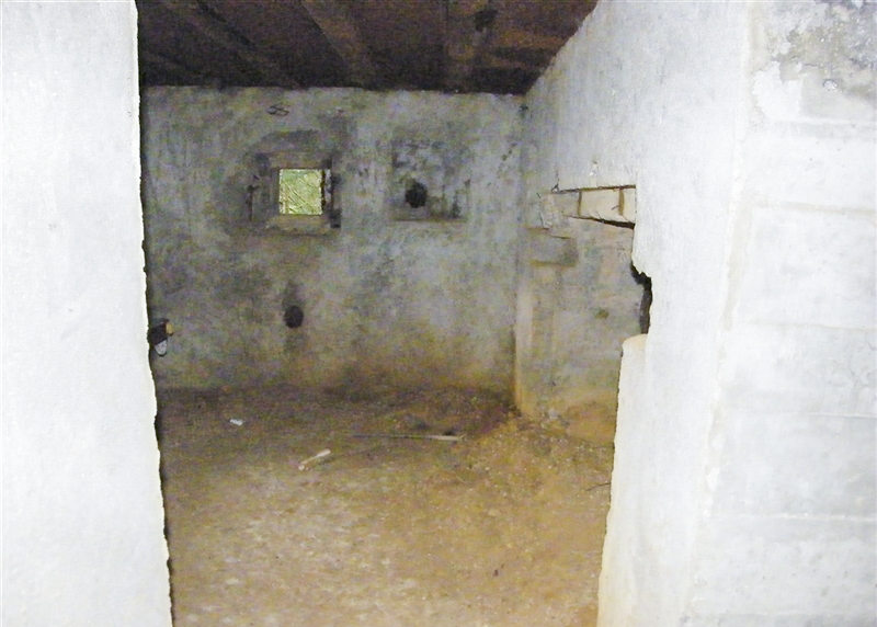 Ligne Maginot - MB53 - (Blockhaus lourd type STG / STG-FCR - Simple) - L'intérieur - Jean-Louis AUBLET & Sylvie MAINGUIN