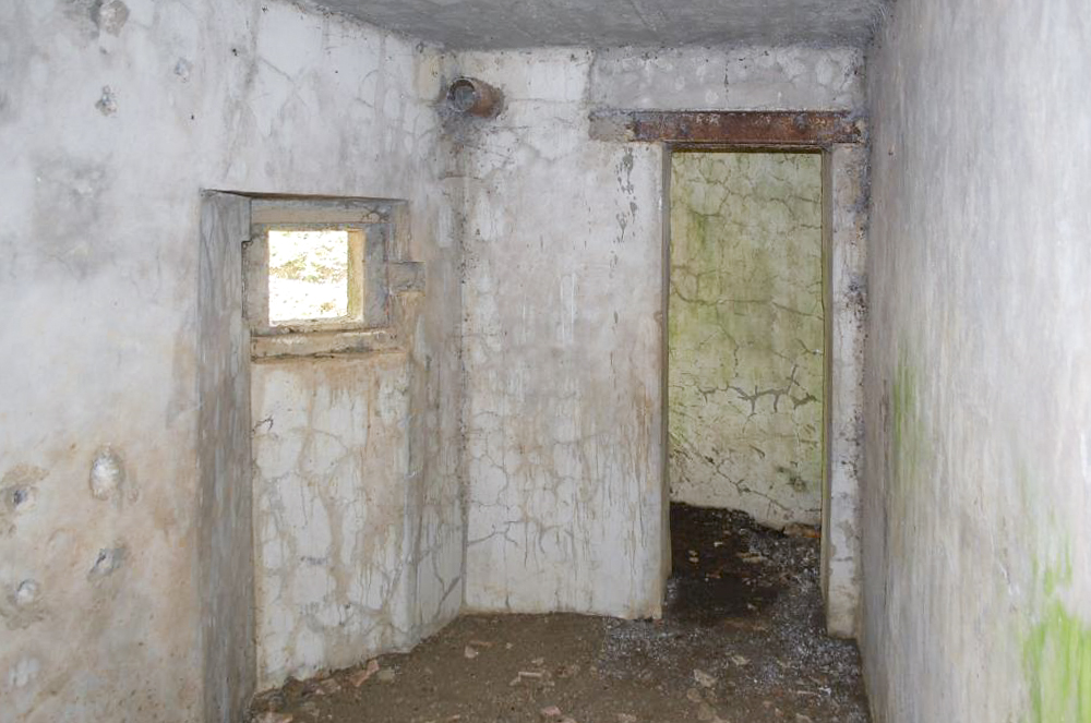 Ligne Maginot - MB151 - (Blockhaus pour canon) - Entrée des hommes - Christian RICHON/devoitine520
