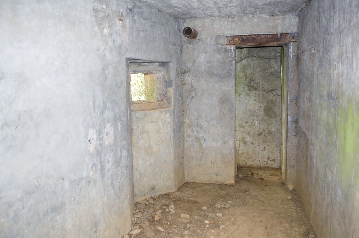 Ligne Maginot - MB161 - (Blockhaus pour canon) - L'entrée des hommes - Christian RICHON/Devoitine520