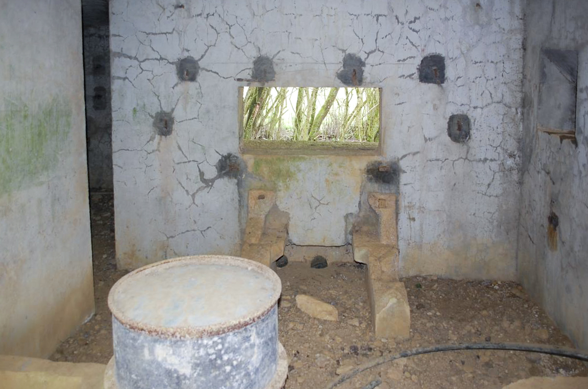 Ligne Maginot - MB161 - (Blockhaus pour canon) - L'emplacement pour le canon - Christian RICHON/Devoitine520