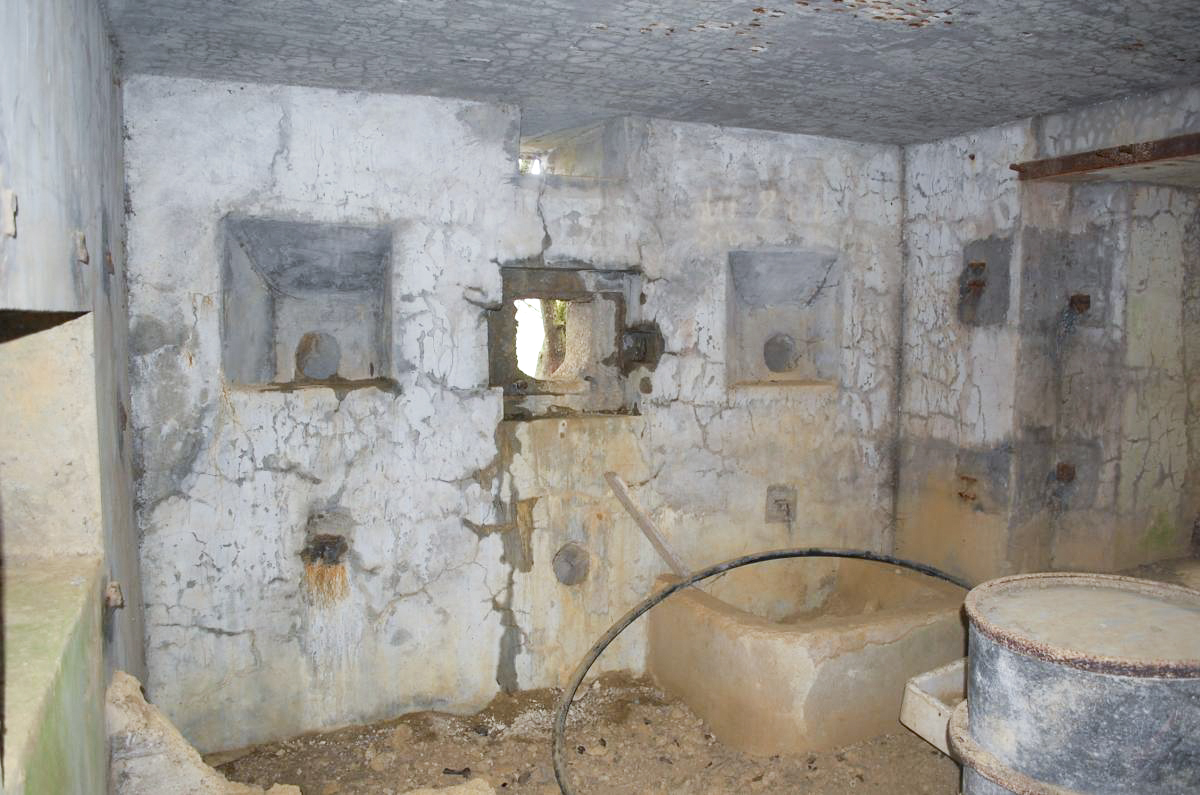 Ligne Maginot - MB161 - (Blockhaus pour canon) - A l'intérieur de l'ouvrage - Christian RICHON/Devoitine520
