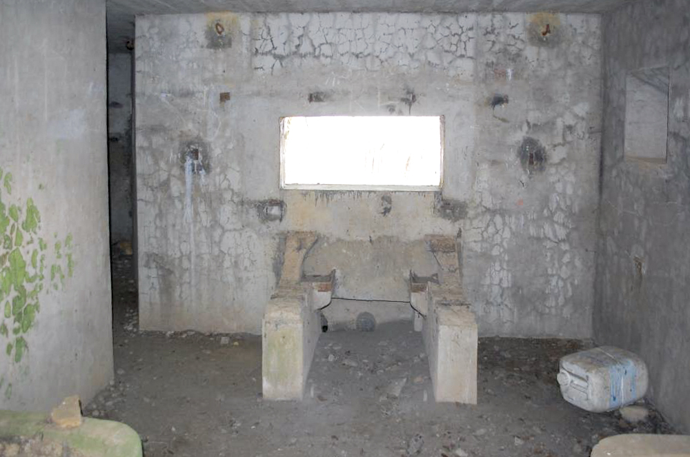 Ligne Maginot - MB221 - (Blockhaus pour canon) - Chambre de tir - Christian RICHON/devoitine520