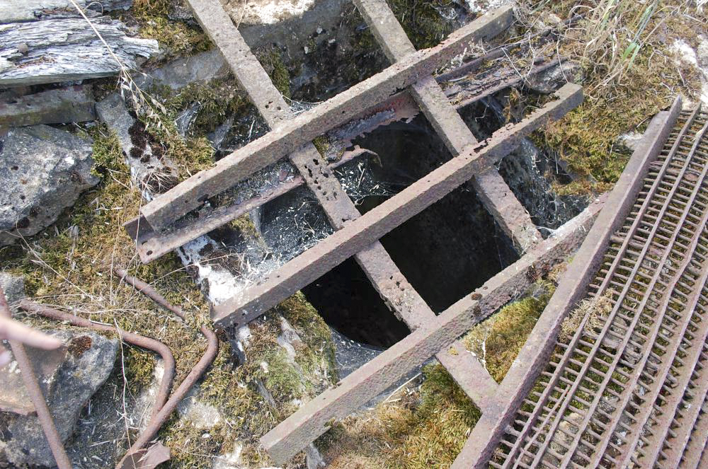 Ligne Maginot - MO3 - HAUT DE SALOMON - COTE 317 - (Observatoire d'artillerie) - En ruines, encombré de diverses ferrailles - Christian RICHON / Devoitine520