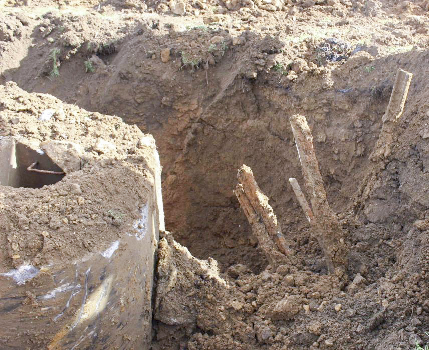 Ligne Maginot - Mt131 ( Cuve pour arme d'infanterie ) - Cette cuve se trouvait sur un terrain acquis par un particulier. Elle est à présent disparue. Les photos qui ont été prises lors de son démantellement.
Le chantier - Inconnu