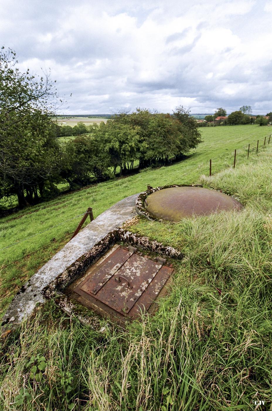 Ligne Maginot - MT134 - (Cuve pour arme d'infanterie) - La cuve et son couvercle obturateur en place - Lia VERMEULEN
