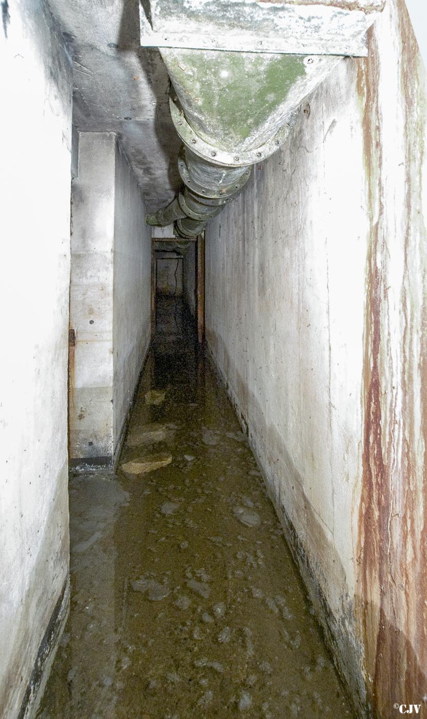 Ligne Maginot - ACA2 - STOCKEN - (Casemate d'artillerie) - Couloir de l'étage inférieur - Lia VERMEULEN