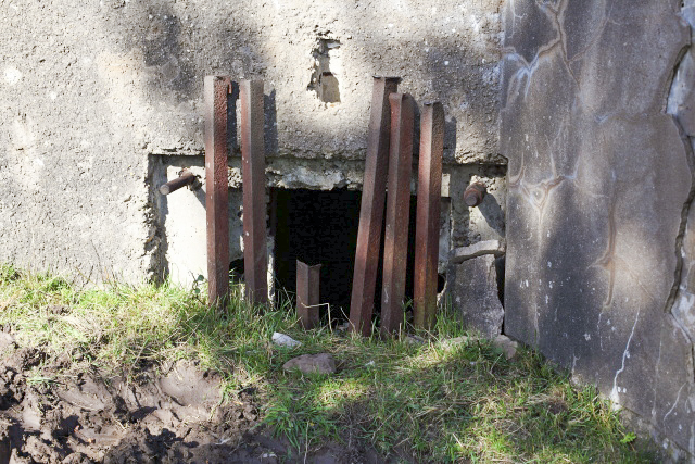 Ligne Maginot - CB611 - MOULIN BAS EST - (Blockhaus pour arme infanterie) - Le créneau principal - www.arnaultjl-photo.com