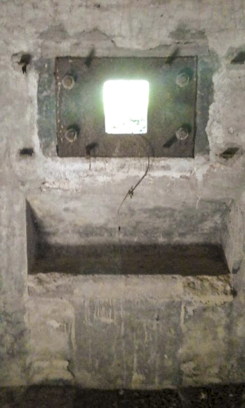 Ligne Maginot - EINSELING NORD - (Blockhaus pour arme infanterie) - Créneau pour mitrailleuse Hotchkiss  - lanou
