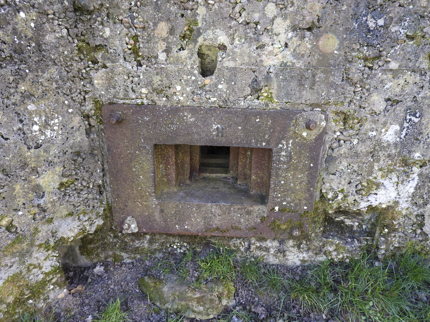 Ligne Maginot - CB611BIS - MOULIN BAS OUEST - (Blockhaus pour arme infanterie) - La trémie Condé du blockhaus. - STENGER Mathieu