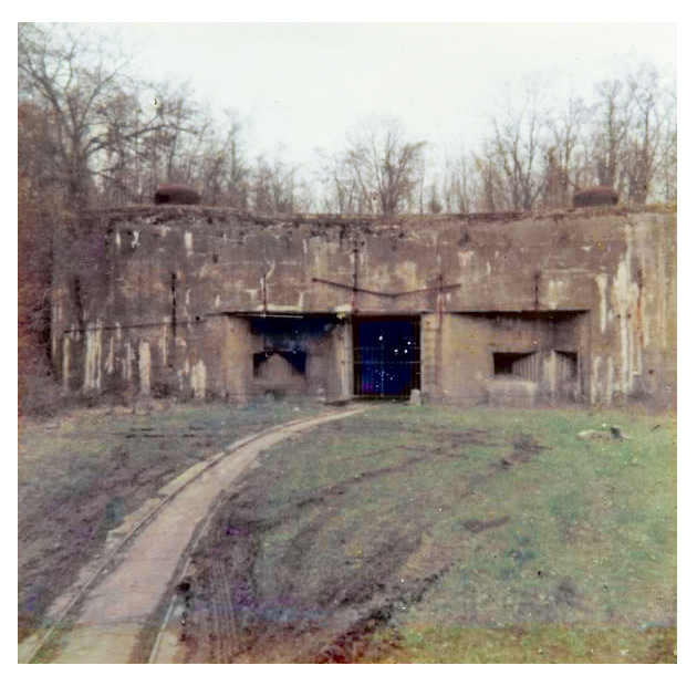 Ligne Maginot - FERMONT - A2 - (Ouvrage d'artillerie) - Entrée munitions, en 1977 - legarsdunord